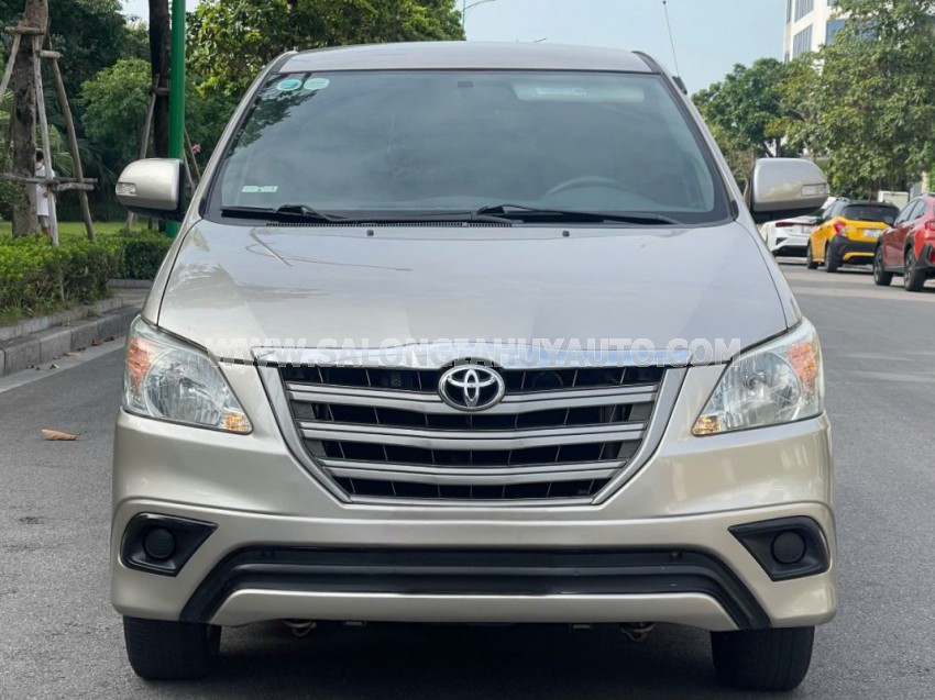 Toyota Innova 2.0E 2015